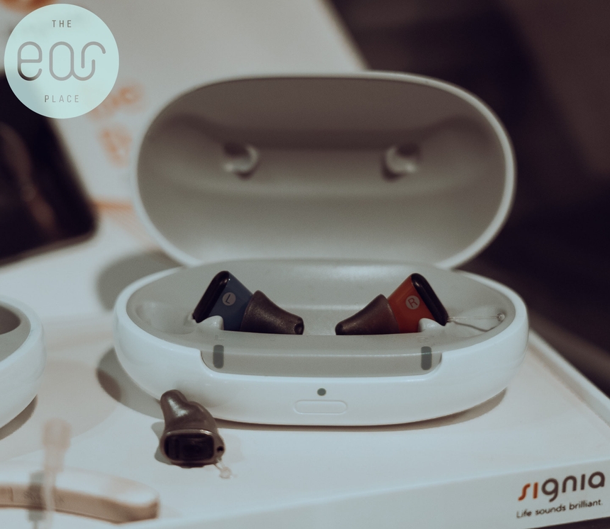 Picture of Signia hearing aids in a charging case